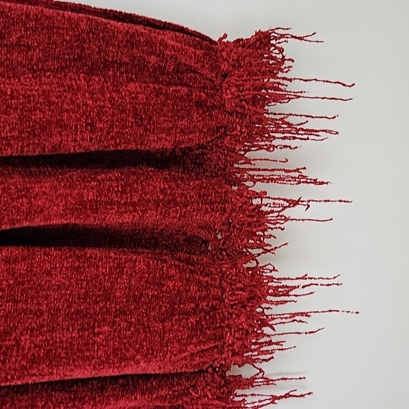 Pier 1 imports Chenille throw blanket red - Picture 5 of 8